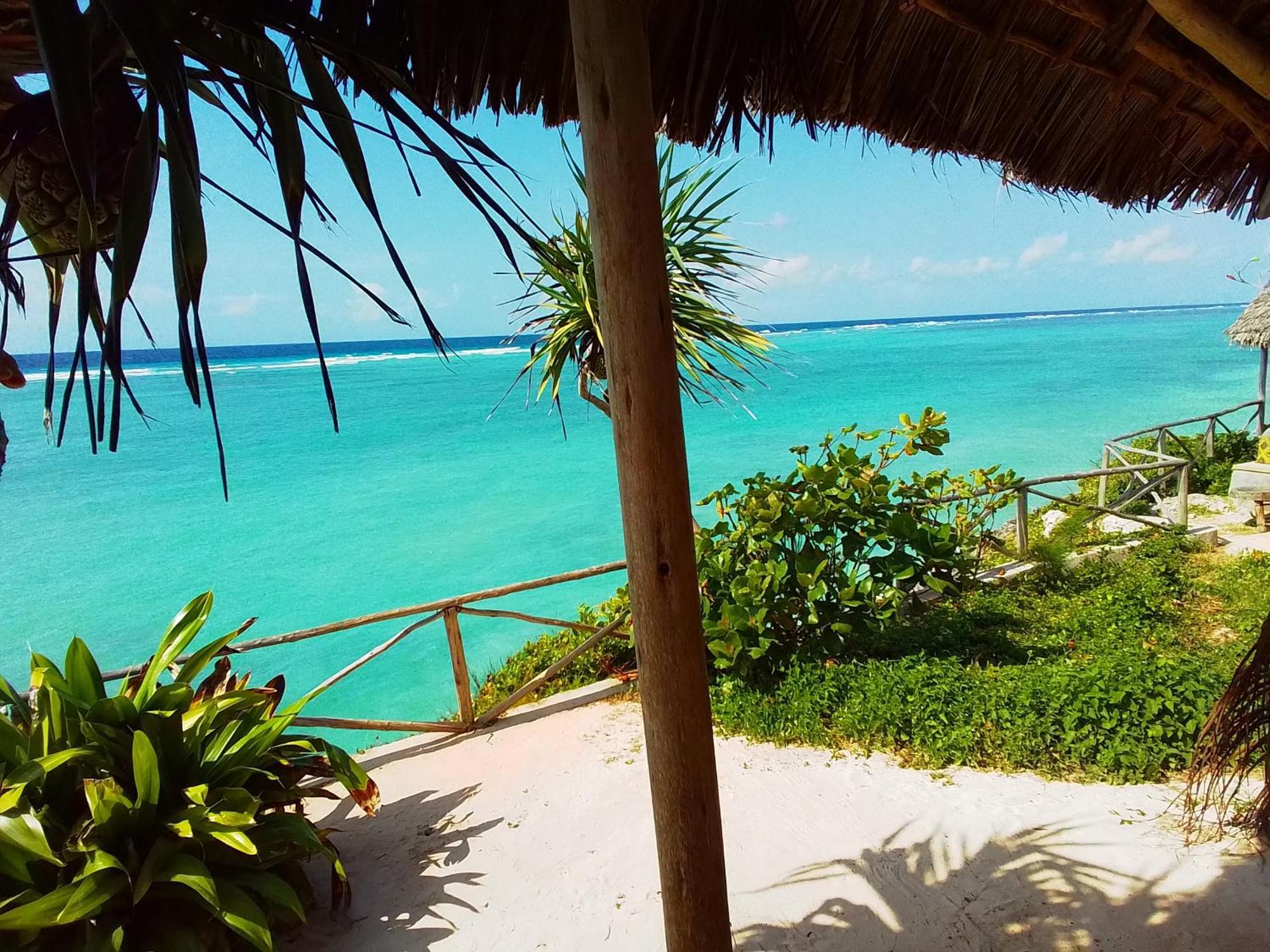 Mtende Beach Bungalow Ocean View Aparthotel Exterior photo