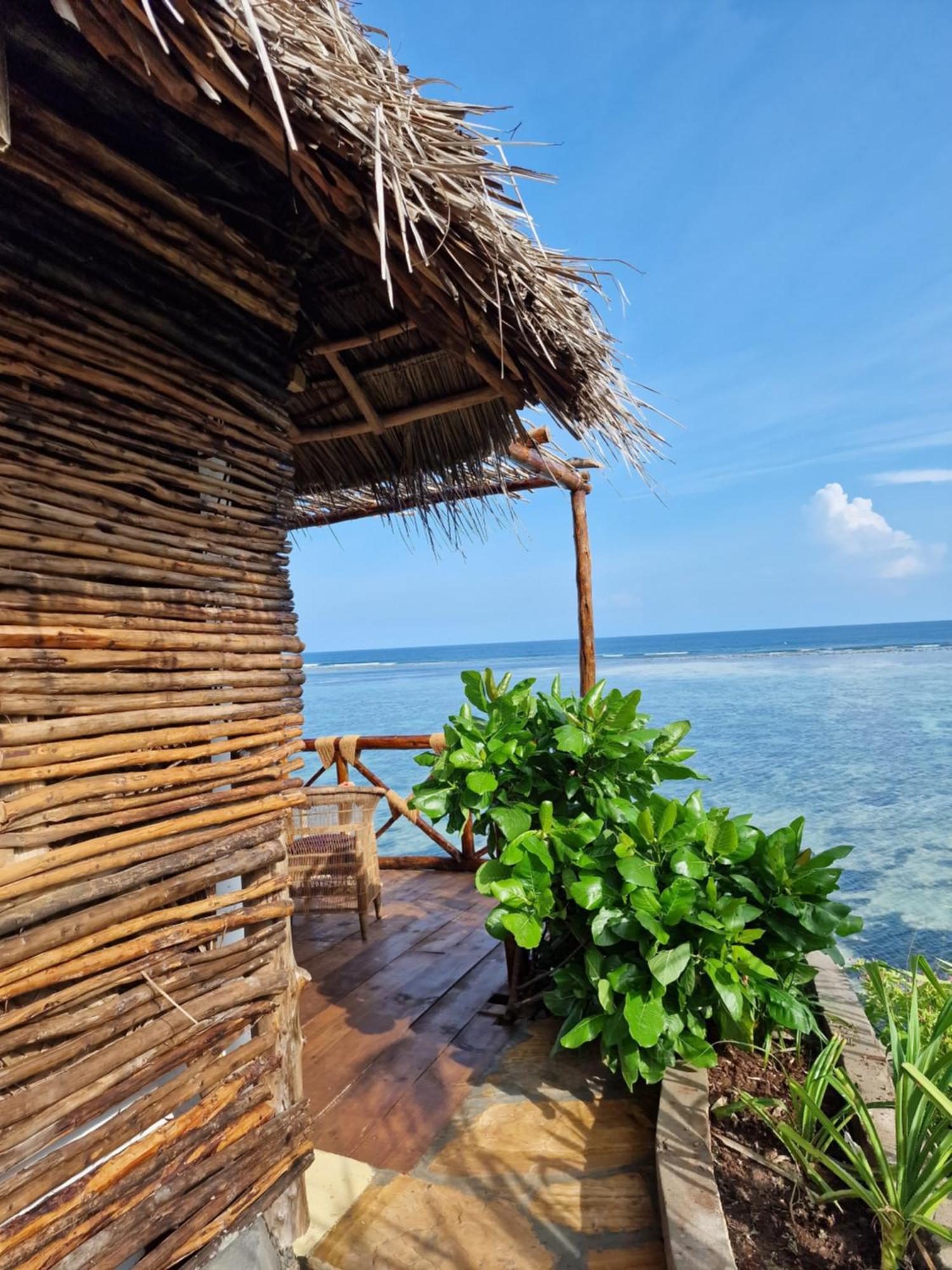 Mtende Beach Bungalow Ocean View Aparthotel Exterior photo