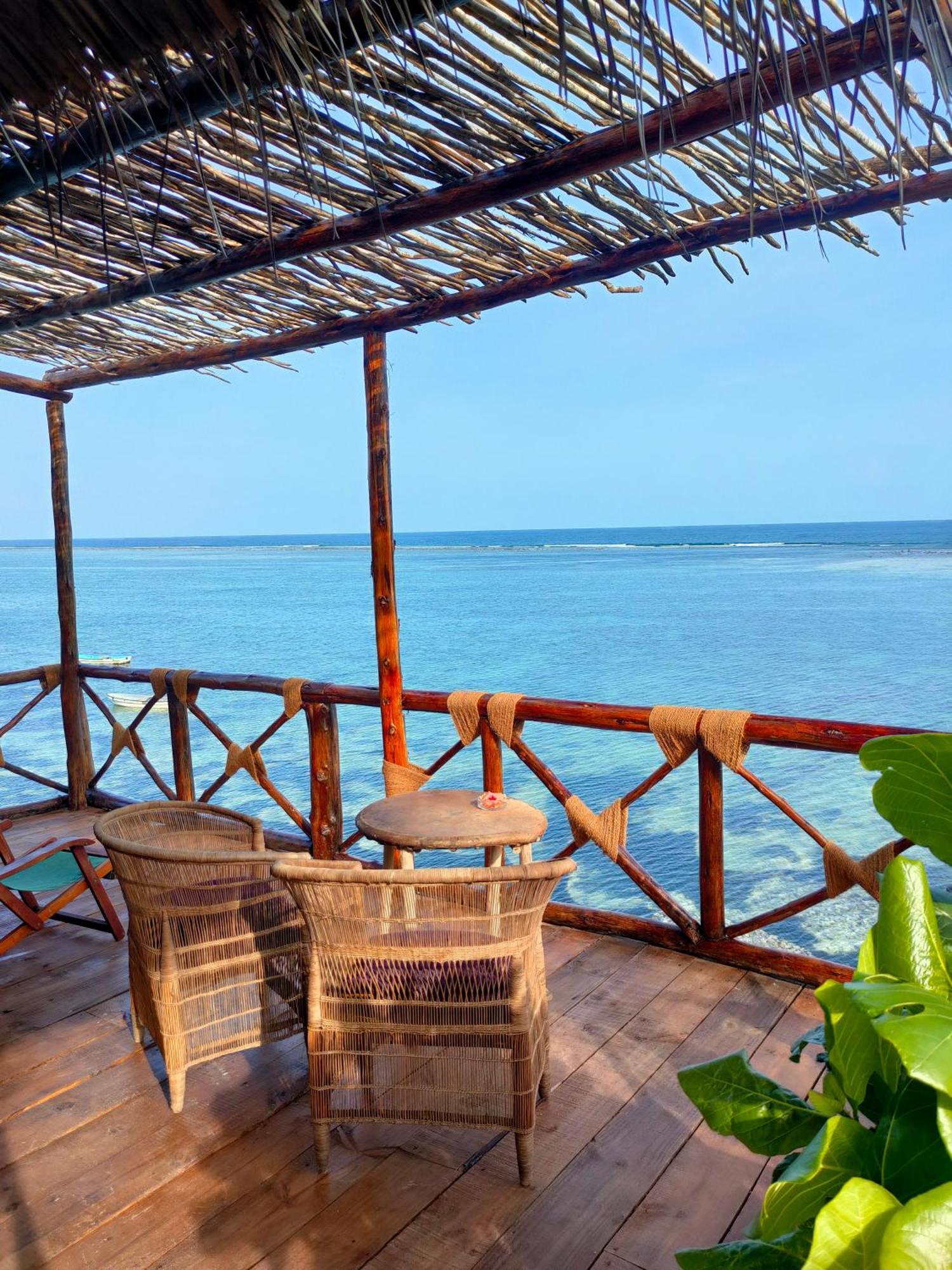 Mtende Beach Bungalow Ocean View Aparthotel Exterior photo