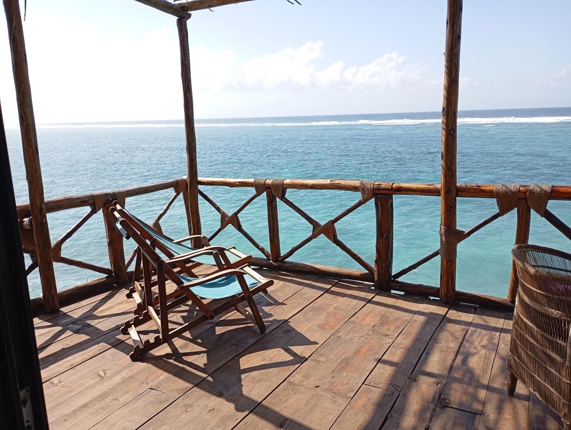 Mtende Beach Bungalow Ocean View Aparthotel Exterior photo