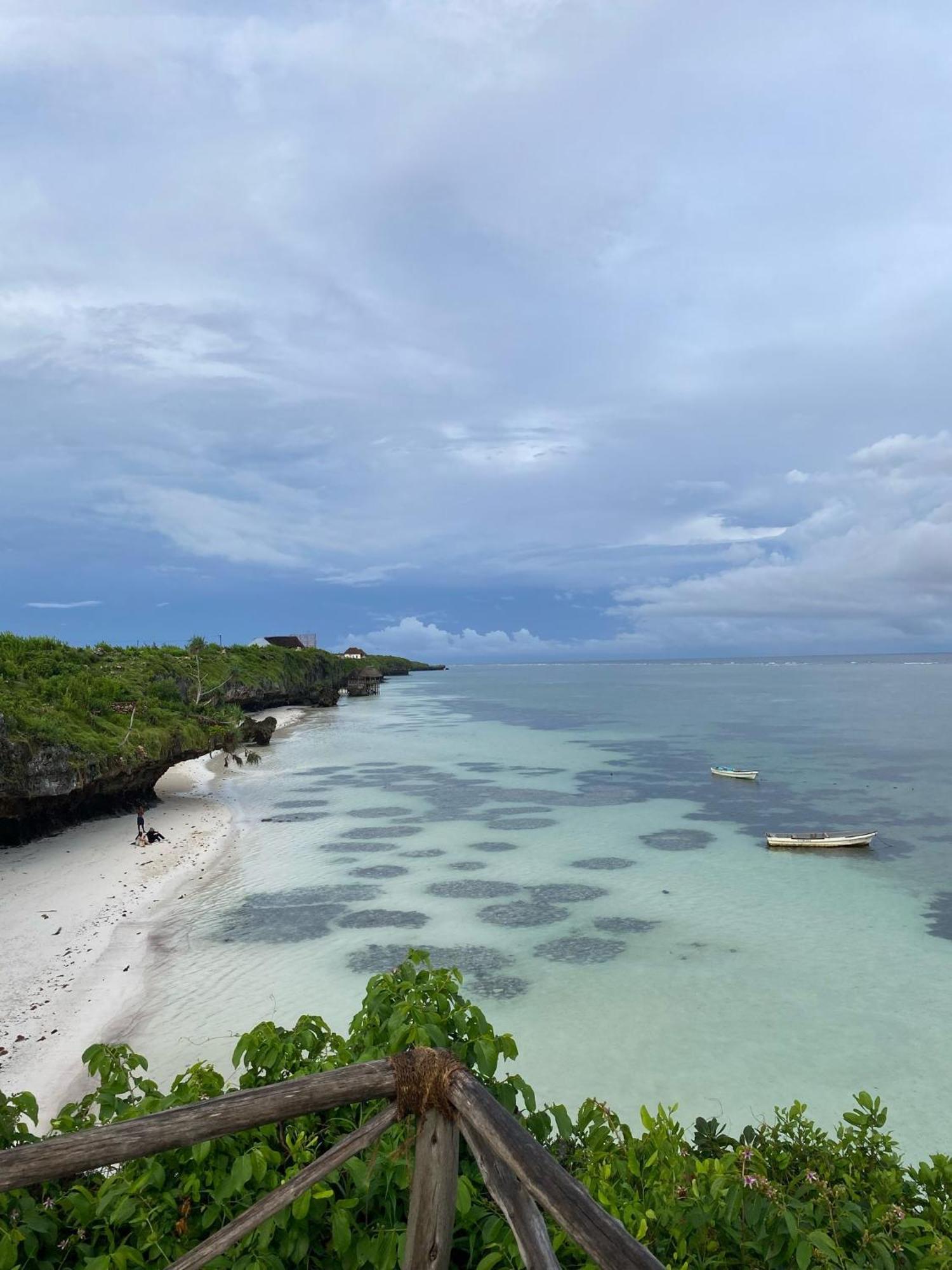 Mtende Beach Bungalow Ocean View Aparthotel Exterior photo