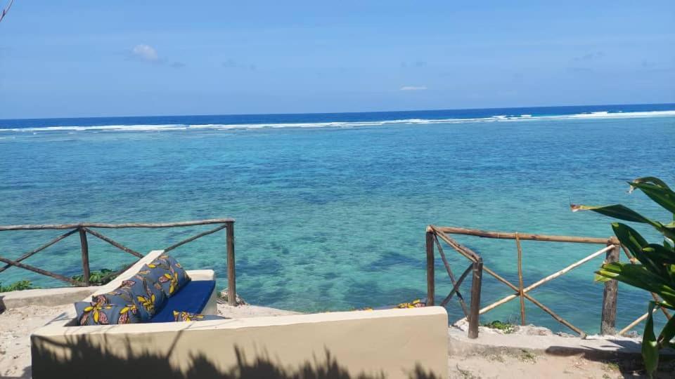 Mtende Beach Bungalow Ocean View Aparthotel Exterior photo