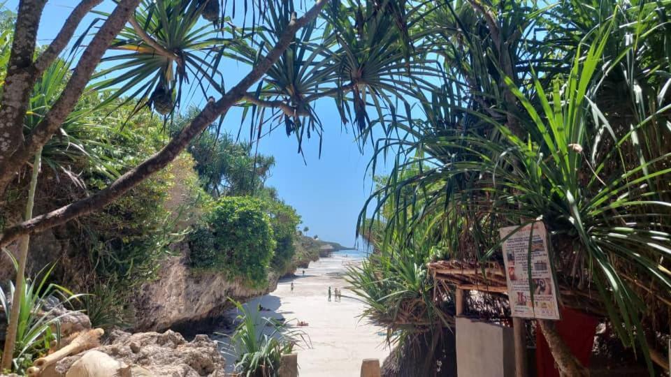 Mtende Beach Bungalow Ocean View Aparthotel Exterior photo